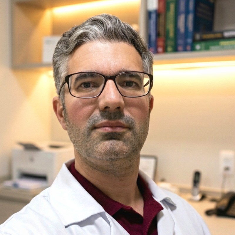 Dr. Tiago Bittencourt Espindula em retrato profissional